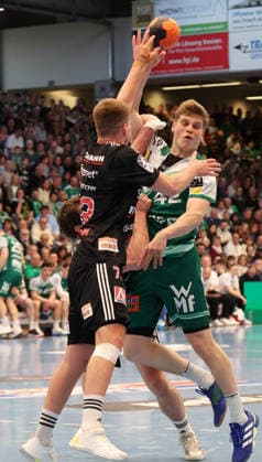 29 03 2026, Germany, Göppingen, Handball DAIKIN HBL, FRISCH AUF Göppingen vs HC Erlangen, f l Viggo Kristjansson HC , Martin Hanne FAG