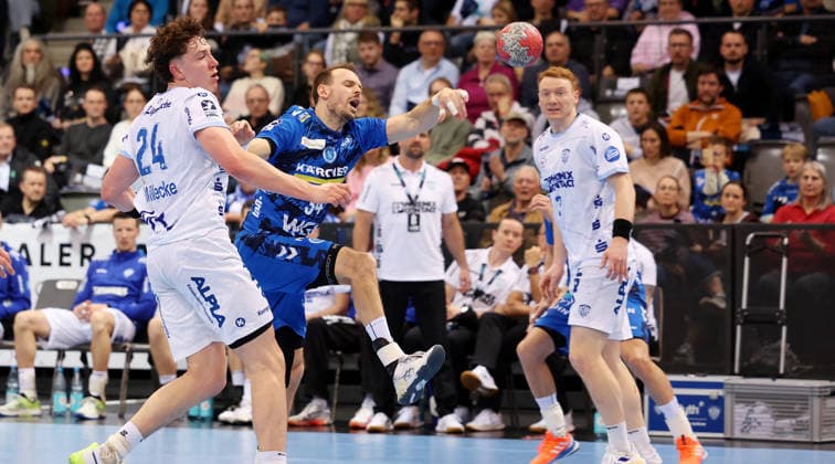 29 03 2026, Germany, Stuttgart, Handball Bundesliga, TVB Stuttgart vs Lemgo Lippe, f l Joel Willecke Lemgo , Kai Häfner TVB