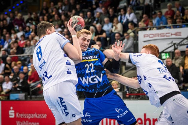 Torben Matzken TVB Stuttgart, 22 between Frederik Simak TBV Lemgo Lippe, 08 and Nicolai Theilinger TBV Lemgo Lippe, 03 GER, TVB Stuttgart TBV Lemgo Lippe, DAIKIN HBL, Handball, Bundesliga, 26 Matchday, Season 2025 2026, 29 03 2026 GER, TVB Stuttgart TBV Lemgo Lippe, DAIKIN HBL, Handball, Bundesliga, 26 Matchday, Season 2025 2026, 29 03 2026 Stuttgart Copyright: xSandyxDinkelackerx EP_SDR