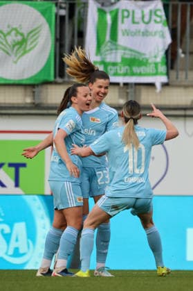 Wolfsburg, Germany 29 March 2026 1 Womens Bundesliga 22 Matchday VfL Wolfsburg vs Union Berlin In the picture from left Hannah Eurlings Union Berlin , Nele Bauereisen Union Berlin and Eileen Campbell Union Berlin cheer after an own goal by Wolfsburg to 2 1 for Union Berlin Copyright: HMBxMedia MadeleinexFantini
