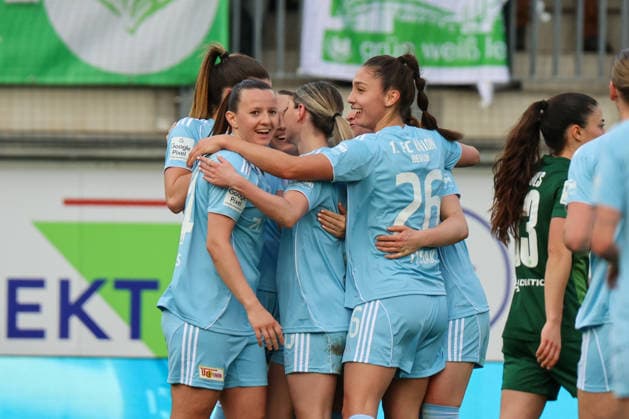 Wolfsburg, Germany 29 March 2026 1 Womens Bundesliga 22 Matchday VfL Wolfsburg vs Union Berlin In the picture The players of Union Berlin cheer after an own goal of Wolfsburg to 2 1 for Union Berlin Copyright: HMBxMedia MadeleinexFantini