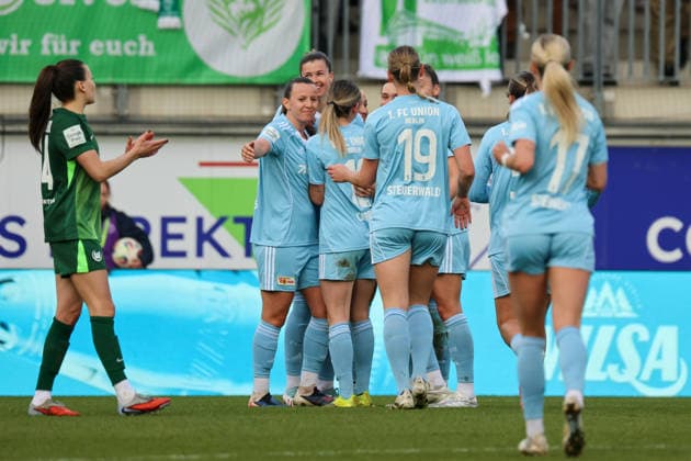 Wolfsburg, Germany 29 March 2026 1 Womens Bundesliga 22 Matchday VfL Wolfsburg vs Union Berlin In the picture The players of Union Berlin cheer after an own goal of Wolfsburg to 2 1 for Union Berlin Copyright: HMBxMedia MadeleinexFantini