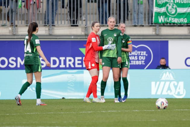29 03 2026, xgrfx, Soccer Google Pixel Women Bundesliga, VfL Wolfsburg 1 FC Union Berlin v l Own goal, Camilla Küver VfL Wolfsburg to 1 2 for Union Berlin DFL DFB REGULATIONS PROHIBIT ANY USE OF PHOTOGRAPHS as IMAGE SEQUENCES and or QUASI VIDEO Wolfsburg