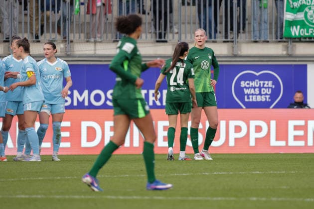 29 03 2026, xgrfx, Soccer Google Pixel Women Bundesliga, VfL Wolfsburg 1 FC Union Berlin v l Own goal, Camilla Küver VfL Wolfsburg to 1 2 for Union Berlin DFL DFB REGULATIONS PROHIBIT ANY USE OF PHOTOGRAPHS as IMAGE SEQUENCES and or QUASI VIDEO Wolfsburg