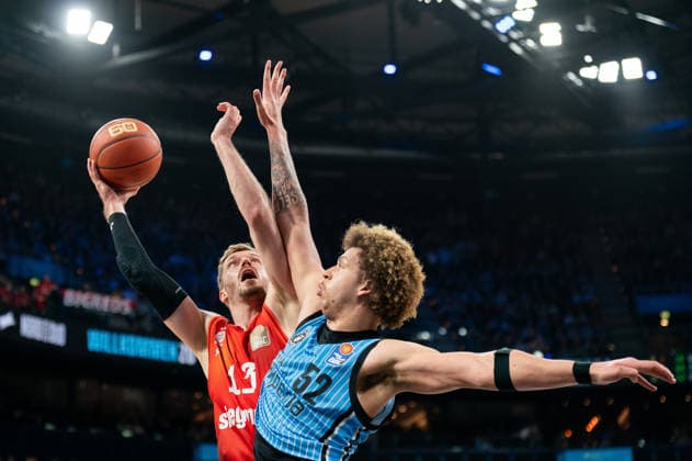 Andreas Obst FC Bayern Muenchen Basketball, 13 at basketball, Zacharie Perrin Veolia Towers Hamburg, 52 , GER, Veolia Towers Hamburg vs FC Bayern Muenchen Basketball, Basketball, Bundesliga, Matchday 22, Season 2025 2026, 29 03 2026 GER, Veolia Towers Hamburg vs FC Bayern Muenchen Basketball, Basketball, Bundesliga, Matchday 22, Season 2025 2026, 29 03 2026 Hamburg Copyright: xEibner-Pressefoto MaxxVincenx EP_MVN