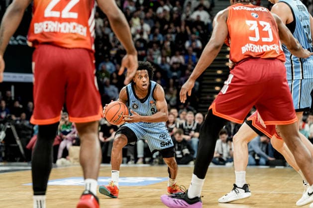 Germany easyCredit BBL, Main Round 2025 26, 22 Matchday Veolia Towers Hamburg vs FC Bayern Munich Basketball Barclays Arena Hamburg Ross Williams Veolia Towers Hamburg, 34 , David McCormack FC Bayern Munich Basketball, 33 , Isaiah Mike FC Bayern Munich Basketball, 22 , Zacharie Perrin Veolia Towers Hamburg, 52 Copyright: xStefanxTrochax