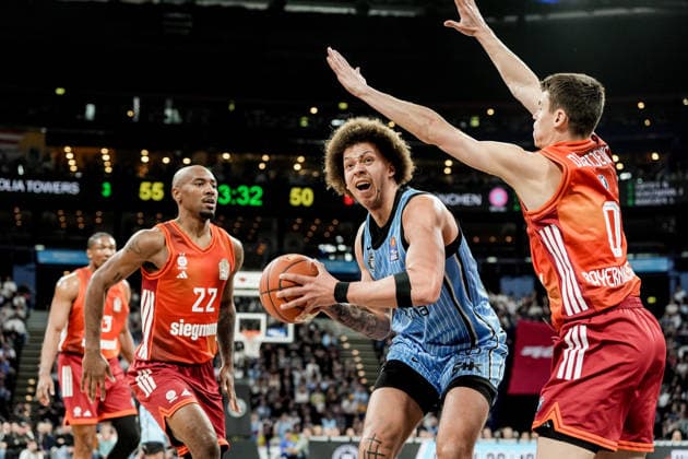 Germany easyCredit BBL, Main Round 2025 26, 22 Matchday Veolia Towers Hamburg vs FC Bayern Munich Basketball Barclays Arena Hamburg Zacharie Perrin Veolia Towers Hamburg, 52 , Isaiah Mike FC Bayern Munich Basketball, 22 , Neno Dimitrijevic FC Bayern Munich Basketball, 0 Copyright: xStefanxTrochax
