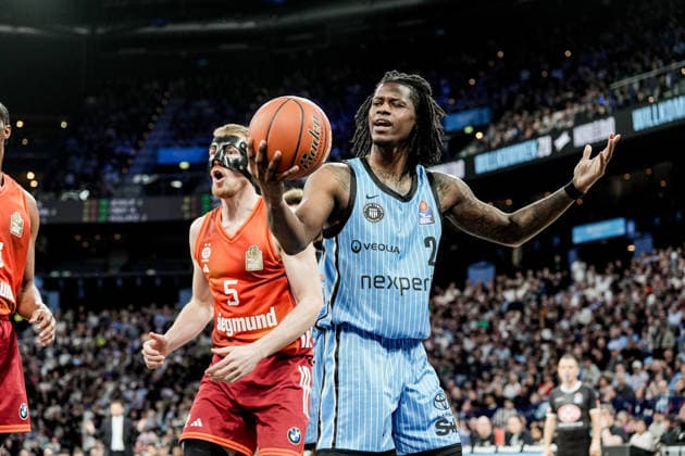 Germany easyCredit BBL, Main Round 2025 26, 22 Matchday Veolia Towers Hamburg vs FC Bayern Munich Basketball Barclays Arena Hamburg Leonard Thorpe Jr Veolia Towers Hamburg, 2 , Niels Giffey FC Bayern Munich Basketball, 5 Copyright: xStefanxTrochax