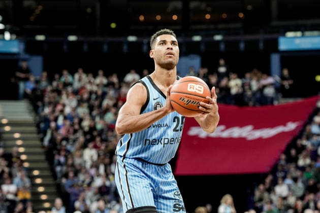 Germany easyCredit BBL, Main Round 2025 26, 22 Matchday Veolia Towers Hamburg vs FC Bayern Munich Basketball Barclays Arena Hamburg Kenneth Ogbe Veolia Towers Hamburg, 25 , free throw, free throw Copyright: xStefanxTrochax
