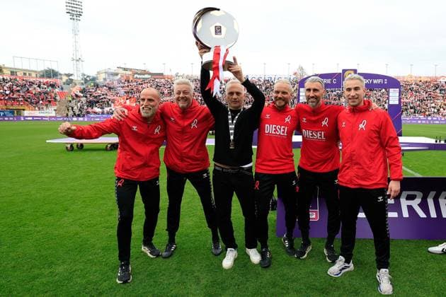 Fabio Gallo head coach di L.R. Vicenza and his staff celebrate their victory at the end of the matchduring the match of 34th day of the Serie B Championship between L.R. Vicenza vs Union Brescia at the Romeo Menti Stadium on 29 March 2026 in Vicenza, VI.  Copyright: xEmanuelexPennacchio IPAxSportx xipa-agency.netx xx IPA_73606550 IPA_Agency_IPA73606550
