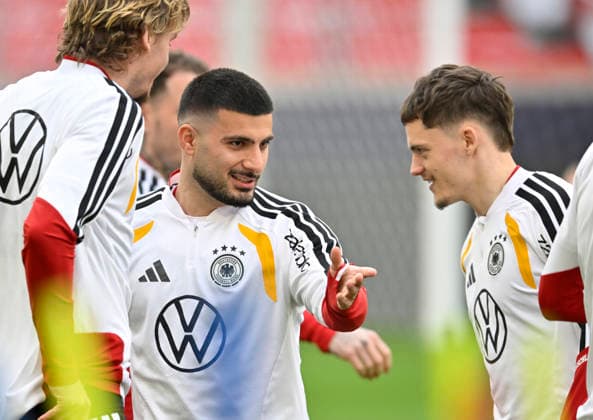 Nick Woltemade GER 11 Deniz Undav GER 13 in conversation Discussion with Florian Wirtz GER 17 warm-up training iam 29 03 2026 m ahead of DFB Laenderspiel Germany GER vs Ghana GHA Freundschatsspiel Testspiel am 30 03 2026 DFL REGULATIONS PROHIBIT ANY USE OF PHOTOGRAPHS AS IMAGE SEQUENCES AND OR QUASI VIDEO DFB Laenderspiel Germany GER vs Ghana GHA