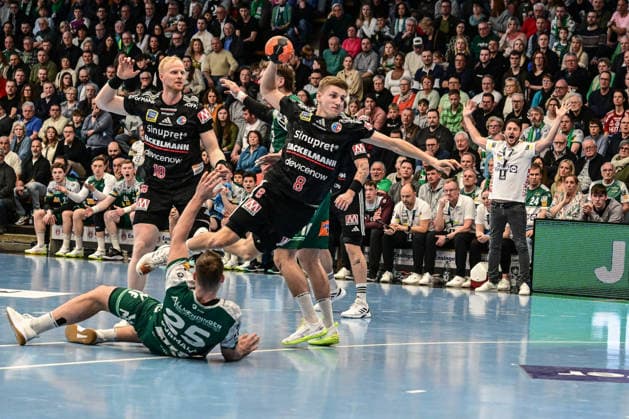 DAIKIN HBL Bundesliga Frisch Auf Göppingen HC Erlangen Göppingen, 29 03 2026 Sander Overjordet HC Erlangen, 8 on jump shot against Ludvig Jurmala FRISCH AUF Göppingen, 25 Göppingen, 29 03 2026, 26 Matchday of the DAIKIN Handball Bundesliga, Frisch Auf Göppingen HC Erlangen EWS Arena, Göppingen Copyright: xBEAUTIFULxSPORTS Märklx