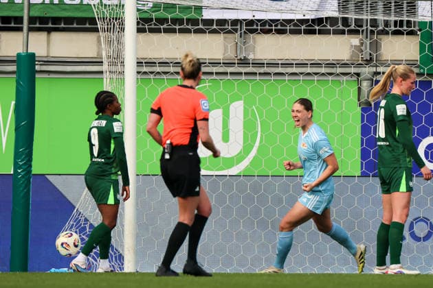 Wolfsburg, Germany 29 March 2026 1 Womens Bundesliga 22 Matchday VfL Wolfsburg vs Union Berlin In the picture scorer Tanja Pawollek Union Berlin , not in the picture, makes the goal to 3 1 for Berlin and from left the third Samantha Steuerwald Union Berlin cheers Copyright: HMBxMedia MadeleinexFantini