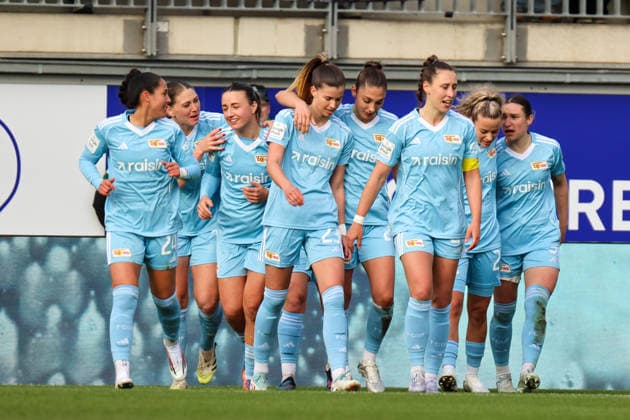 Wolfsburg, Germany 29 March 2026 1 Womens Bundesliga 22 Matchday VfL Wolfsburg vs Union Berlin In the picture from left the third goal scorer Tanja Pawollek Union Berlin scores the goal to make it 3 1 for Berlin and cheers with her teammates Copyright: HMBxMedia MadeleinexFantini
