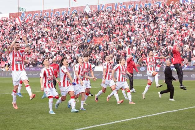 L.R. Vicenza s players celebrate their victory at the end of the match during the match of 6th day of the Serie A Championship between L.R. Vicenza vs Union Brescia at the Romeo Menti Stadium on 29 March 2026 in Vicenza, VI.  Copyright: xEmanuelexPennacchio IPAxSportx xipa-agency.netx xx IPA_73605067 IPA_Agency_IPA73605067