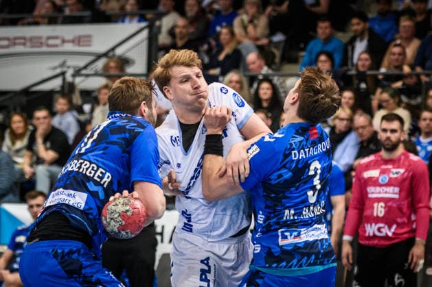 Lukas Hutecek TBV Lemgo Lippe, 02 between Samuel Roethlisberger TVB Stuttgart, 17 and Max Haefner TVB Stuttgart, 03 GER, TVB Stuttgart TBV Lemgo Lippe, DAIKIN HBL, Handball, Bundesliga, Matchday 26, Season 2025 2026, 29 03 2026 GER, TVB Stuttgart TBV Lemgo Lippe, DAIKIN HBL, Handball, Bundesliga, Matchday 26, Season 2025 2026, 29 03 2026 Stuttgart Copyright: xSandyxDinkelackerx EP_SDR