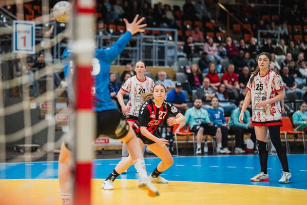 Luise Gruber TSV Bayer 04 Leverkusen, 27 with one goal, Annika Distel TG Nuettingen, 25 TSV Bayer 04 Leverkusen vs TG Nuertingen, Handball, 2 Handball Bundesliga, 22 Matchday, Season 2025 26, 29 03 2026, TSV Bayer 04 Leverkusen vs TG Nuertingen, Handball, 2 HBL, 22 Matchday, Season 2025 26, 29 03 2026 Leverkusen Copyright: xEibner-Pressefoto LukasxBaldygax EP_LBA