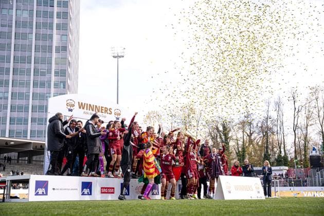 Switzerland AXA Womens Cup Final 2025 26, BSC YB Frauen vs Servette FC Chenois Feminin Schutzenwiese, Winterthur Servette FC Chenois Feminin lifting the trophy after winning the match Winterthur Winterthur Switzerland, March 29 Winterthur Switzerland Copyright: xPriscilaxBütlerx xSteinsiek.chx