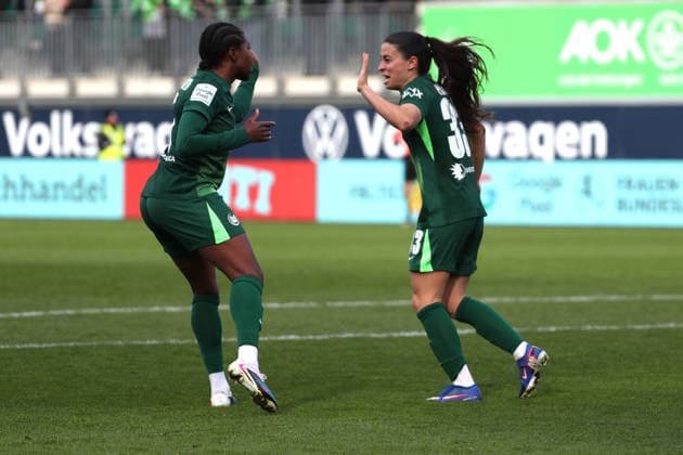 VfL vs Berlin, BL Women Wolfsburg, 29 03 2026, Football, Women, Google Pixel Bundesliga, Season 2025 2026, VfL Wolfsburg vs FC Union Berlin, Judit Pujols VfL Wolfsburg cheers with Lineth Beerensteyn VfL Wolfsburg after her goal for 3 3 AOK Stadion Niedersachsen Germany