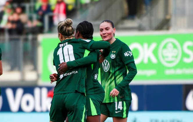 Germany Womens Bundesliga 2025 2026, Matchday 22 VfL Wolfsburg VS 1 FC Union Berlin AOK Stadion Wolfsburg Goal and goal celebration for Svenja Huth VfL Wolfsburg Women, 10 Lineth Beerensteyn VfL Wolfsburg Women, 9 Hannah Eurlings 1 FC Union Berlin Women, 14 Wolfsburg Copyright: xAymanxAlahmedx