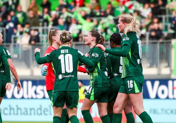 Germany Womens Bundesliga 2025 2026, Matchday 22 VfL Wolfsburg VS 1 FC Union Berlin AOK Stadion Wolfsburg Goal and goal celebration for Svenja Huth VfL Wolfsburg Women, 10 Lineth Beerensteyn VfL Wolfsburg Women, 9 Smilla Vallotto VfL Wolfsburg Women, 14 Janina Minge VfL Wolfsburg Women, 6 Wolfsburg Copyright: xAymanxAlahmedx