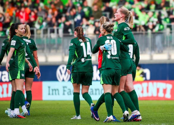 Germany Womens Bundesliga 2025 2026, Matchday 22 VfL Wolfsburg VS 1 FC Union Berlin AOK Stadion Wolfsburg Goal and goal celebration for Svenja Huth VfL Wolfsburg Women, 10 Lineth Beerensteyn VfL Wolfsburg Women, 9 Smilla Vallotto VfL Wolfsburg Women, 14 Janina Minge VfL Wolfsburg Women, 6 Camilla Küver Camilla Kuver VfL Wolfsburg Women, 16 Wolfsburg Copyright: xAymanxAlahmedx