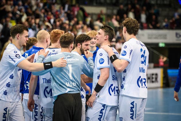 Tim Suton TBV Lemgo Lippe, 23 , Center and Team, Team circle Joy about draw GER, TVB Stuttgart TBV Lemgo Lippe, DAIKIN HBL, Handball, Bundesliga, 26 Matchday, Season 2025 2026, 29 03 2026 GER, TVB Stuttgart TBV Lemgo Lippe, DAIKIN HBL, Handball, Bundesliga, 26 Matchday, Season 2025 2026, 29 03 2026 Stuttgart Copyright: xSandyxDinkelackerx EP_SDR