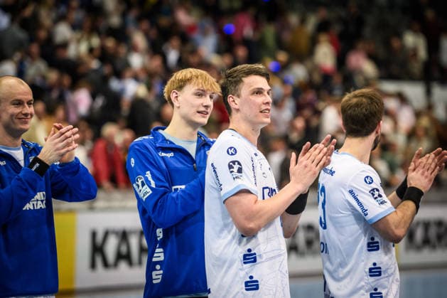 Frederik Simak TBV Lemgo Lippe, 08 and team Joy at the TBV Lemgo Lippe team after a close game to a draw GER, TVB Stuttgart TBV Lemgo Lippe, DAIKIN HBL, Handball, Bundesliga, Matchday 26, Season 2025 2026, 29 03 2026 GER, TVB Stuttgart TBV Lemgo Lippe, DAIKIN HBL, Handball, Bundesliga, Matchday 26, Season 2025 2026, 29 03 2026 Stuttgart Copyright: xSandyxDinkelackerx EP_SDR