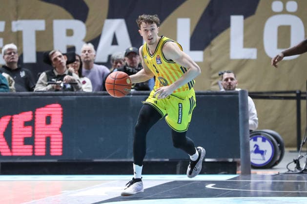 29 03 2026, xgox, Basketball easyCredit BBL Basketball Loewen Braunschweig Alba Berlin emspor, v l Alex O Conell Alba Berlin, 3 am Ball, plays the ball Braunschweig