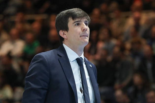 29 03 2026, xgox, Basketball easyCredit BBL Basketball Loewen Braunschweig Alba Berlin emspor, v l Pedro Calles Alba Berlin, coach thoughtful Braunschweig