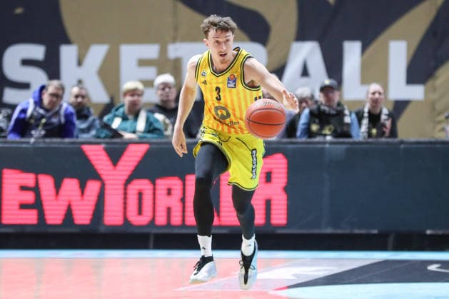 29 03 2026, xgox, Basketball easyCredit BBL Basketball Loewen Braunschweig Alba Berlin emspor, v l Alex O Conell Alba Berlin, 3 am Ball, plays the ball Braunschweig