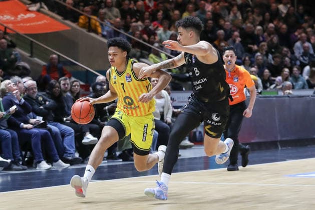 29 03 2026, xgox, Basketball easyCredit BBL Basketball Loewen Braunschweig Alba Berlin emspor, v l Jack Kayil Alba Berlin, 7 , Joshua Obiesie Braunschweig, 8 duel, duel, fight, tackle Braunschweig