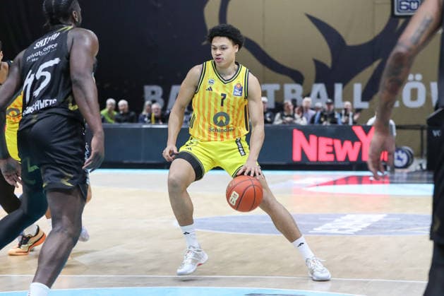 29 03 2026, xgox, Basketball easyCredit BBL Basketball Loewen Braunschweig Alba Berlin emspor, v l Jack Kayil Alba Berlin, 7 am Ball, plays the ball Braunschweig