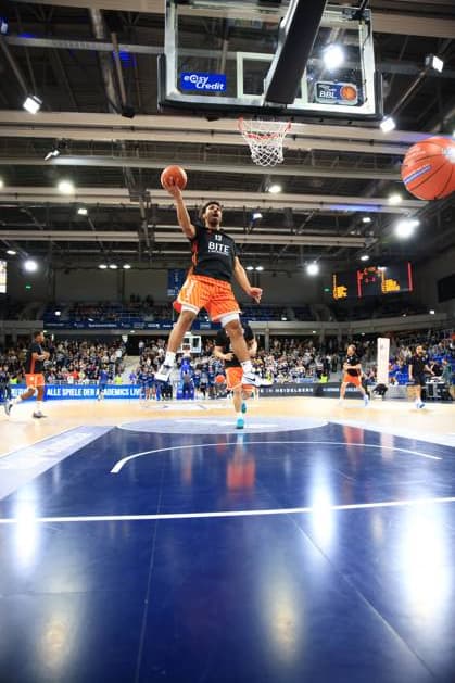 Game action with Mark Smith 13 Ratiopharm Ulm throwing in the hall in front of an audience Game action with Mark Smith 13 Ratiopharm Ulm Copyright: xspeedshotx