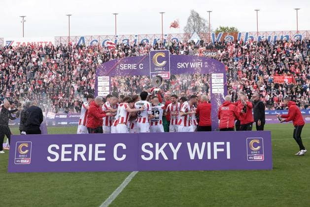 L.R. Vicenza s players celebrate their victory at the end of the match during the match of 34th day of the Serie C Championship between L.R. Vicenza vs Union Brescia at the Romeo Menti Stadium on 29 March 2026 in Vicenza, VI.  Copyright: xEmanuelexPennacchio IPAxSportx xipa-agency.netx xx IPA_73607951 IPA_Agency_IPA73607951