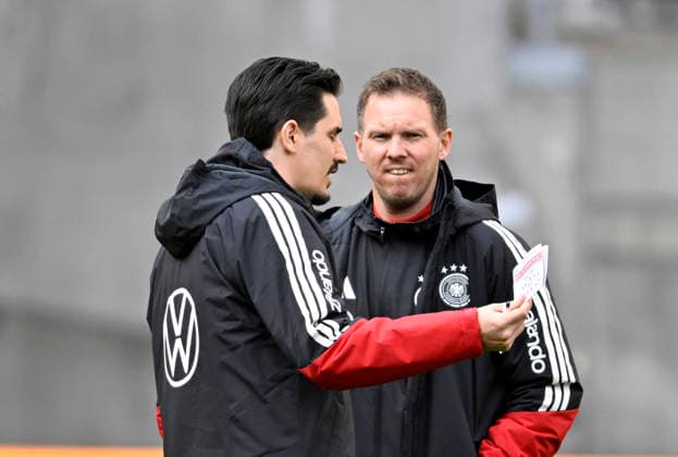 German national coach Coach Julian Nagelsmann GER in conversation Discussion with co coach Benjamin Glueck GER note warm up training iam 29 03 2026 m ahead of DFB Laenderspiel Deutschland GER vs Ghana GHA Freundschatsspiel Testspiel am 30 03 2026 DFL REGULATIONS PROHIBIT ANY USE OF PHOTOGRAPHS AS IMAGE SEQUENCES AND OR QUASI VIDEO DFB Laenderspiel Deutschland GER vs Ghana GHA