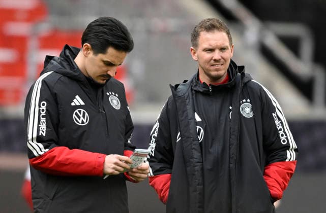 German national coach Coach Julian Nagelsmann GER in conversation Discussion with co coach Benjamin Glueck GER note warm up training iam 29 03 2026 m ahead of DFB Laenderspiel Deutschland GER vs Ghana GHA Freundschatsspiel Testspiel am 30 03 2026 DFL REGULATIONS PROHIBIT ANY USE OF PHOTOGRAPHS AS IMAGE SEQUENCES AND OR QUASI VIDEO DFB Laenderspiel Deutschland GER vs Ghana GHA