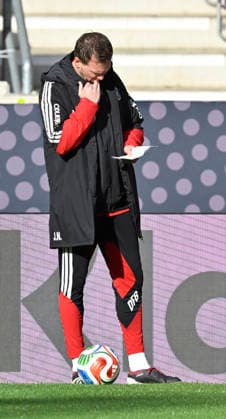 German coach Coach Julian Nagelsmann GER with note thoughtfully warming up training iam 29 03 2026 m ahead of DFB Laenderspiel Germany GER vs Ghana GHA Freundschatsspiel Testspiel am 30 03 2026 DFL REGULATIONS PROHIBIT ANY USE OF PHOTOGRAPHS AS IMAGE SEQUENCES AND OR QUASI VIDEO DFB Laenderspiel Germany GER vs Ghana GHA