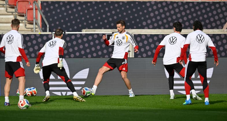 Leon Goretzka GER 08 action on the ball warming up training iam 29 03 2026 m ahead of the DFB Laenderspiel Germany GER vs Ghana GHA friendly match test match on 30 03 2026 DFL REGULATIONS PROHIBIT ANY USE OF PHOTOGRAPHS AS IMAGE SEQUENCES AND OR QUASI VIDEO DFB Laenderspiel Germany GER vs Ghana GHA