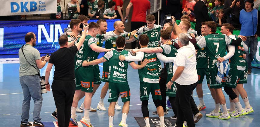 29 03 2026, Germany, Göppingen, Handball DAIKIN HBL, FRISCH AUF Göppingen vs HC Erlangen, Cheers, Final cheer FAG