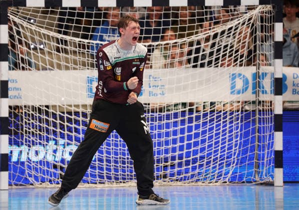 29 03 2026, Germany, Göppingen, Handball DAIKIN HBL, FRISCH AUF Göppingen vs HC Erlangen, Julian Buchele FAG cheers, cheers