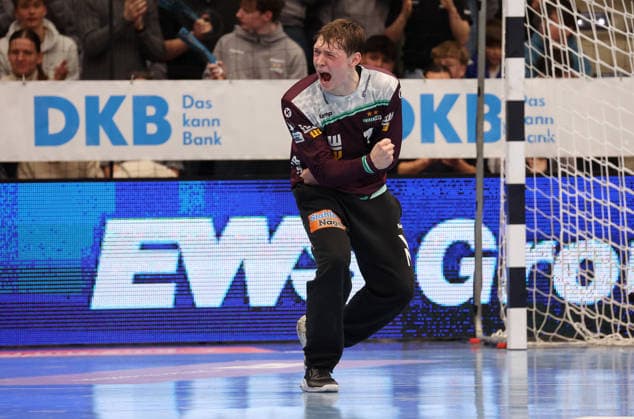 29 03 2026, Germany, Göppingen, Handball DAIKIN HBL, FRISCH AUF Göppingen vs HC Erlangen, Julian Buchele FAG cheers, cheers
