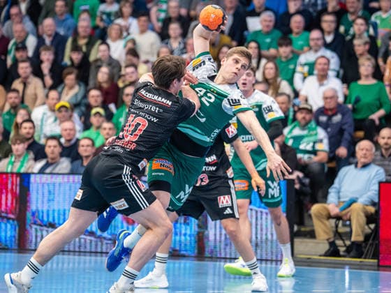 Martin Hanne Frisch Auf Goeppingen, 42 in duel with Florian Scheerer HC Erlangen, 10 , Frisch Auf Goeppingen vs HC Erlangen, Handball, 1 Bundesliga, Men, Season 2025 2026, 29 03 2026, Frisch Auf Goeppingen vs HC Erlangen, Handball, 1 Bundesliga, Men, Season 2025 2026, 29 03 2026 Goeppingen Copyright: xEibner-Pressefoto MichaelxSchmidx EP_MST