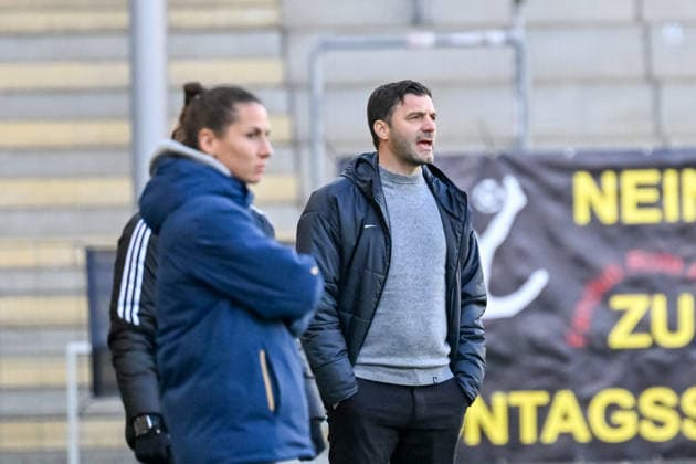 Edmond Kapllani SC Freiburg, Coach in the foreground Eva Maria Virsinger TSG Hoffenheim, Coach GER, SC Freiburg TSG Hoffenheim, Women Football, Google Pixel Women Bundesliga, 22 Matchday, Season 2025 2026, 29 03 2026 DFB REGULATIONS PROHIBIT ANY USE OF PHOTOGRAPHS AS IMAGE SEQUENCES AND OR QUASI VIDEO GER, SC Freiburg TSG Hoffenheim, Women Football, Google Pixel Women Bundesliga, 22 Matchday, Season 2025 2026, 29 03 2026 Freiburg Copyright: xEibner-Pressefoto ThomasxHessx EP_THS