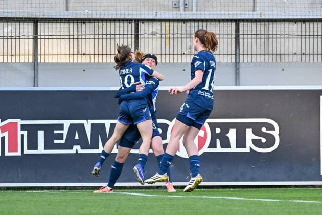 Cheers for the goal to 0 1 by Wielle Douma TSG Hoffenheim, 13 GER, SC Freiburg TSG Hoffenheim, Womens Football, Google Pixel Womens Bundesliga, 22 Matchday, Season 2025 2026, 29 03 2026 DFB REGULATIONS PROHIBIT ANY USE OF PHOTOGRAPHS AS IMAGE SEQUENCES AND OR QUASI VIDEO GER, SC Freiburg TSG Hoffenheim, Womens Football, Google Pixel Womens Bundesliga, 22 Matchday, Season 2025 2026, 29 03 2026 Freiburg Copyright: xEibner-Pressefoto ThomasxHessx EP_THS