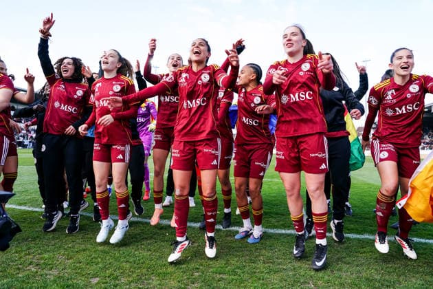 Switzerland AXA Womens Cup Final 2025 26, BSC YB Women vs Servette FC Chenois Feminin Schützenwiese, Winterthur Players and staff members of Servette celebrate their victory of the Cup Final, celebration Copyright: xDanielaxPorcellix