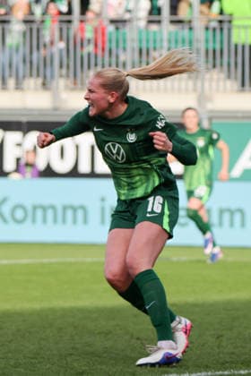 Wolfsburg, Germany 29 March 2026 1 Womens Bundesliga 22 Matchday VfL Wolfsburg vs Union Berlin In the picture Goalscorer Camilla Küver Kuever VfL scores the goal to 2 3 for Wolfsburg and cheers Copyright: HMBxMedia MadeleinexFantini