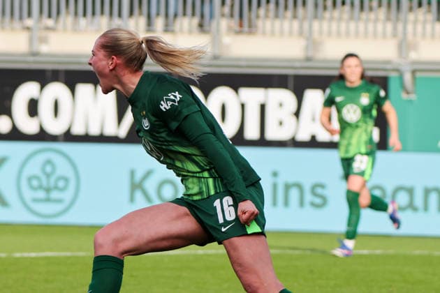 Wolfsburg, Germany 29 March 2026 1 Womens Bundesliga 22 Matchday VfL Wolfsburg vs Union Berlin In the picture Goalscorer Camilla Küver Kuever VfL scores the goal to 2 3 for Wolfsburg and cheers Copyright: HMBxMedia MadeleinexFantini