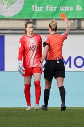 29 03 2026, xgrfx, Soccer Google Pixel Women Bundesliga, VfL Wolfsburg 1 FC Union Berlin v l Red Card, Stina Johannes VfL Wolfsburg DFL DFB REGULATIONS PROHIBIT ANY USE OF PHOTOGRAPHS as IMAGE SEQUENCES and or QUASI VIDEO Wolfsburg