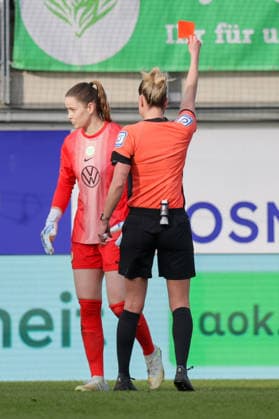 29 03 2026, xgrfx, Soccer Google Pixel Women Bundesliga, VfL Wolfsburg 1 FC Union Berlin v l Red Card, Stina Johannes VfL Wolfsburg DFL DFB REGULATIONS PROHIBIT ANY USE OF PHOTOGRAPHS as IMAGE SEQUENCES and or QUASI VIDEO Wolfsburg